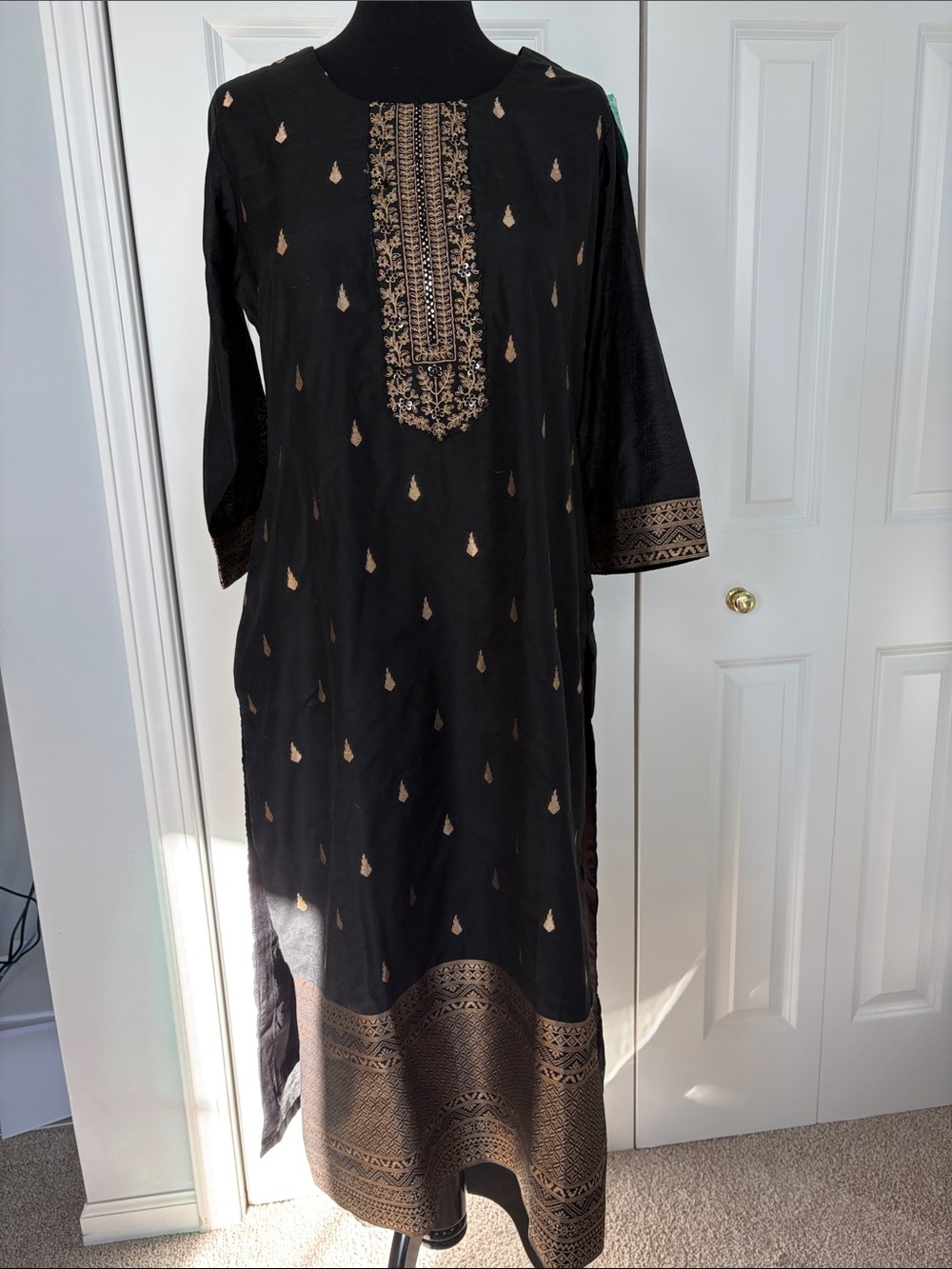 Soch’s Silk Blend Zari Kurta Black & Gold Embroidered crystal embellishments. L